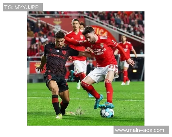 阿贾克斯遭遇三连败近九场仅获一胜状态堪忧